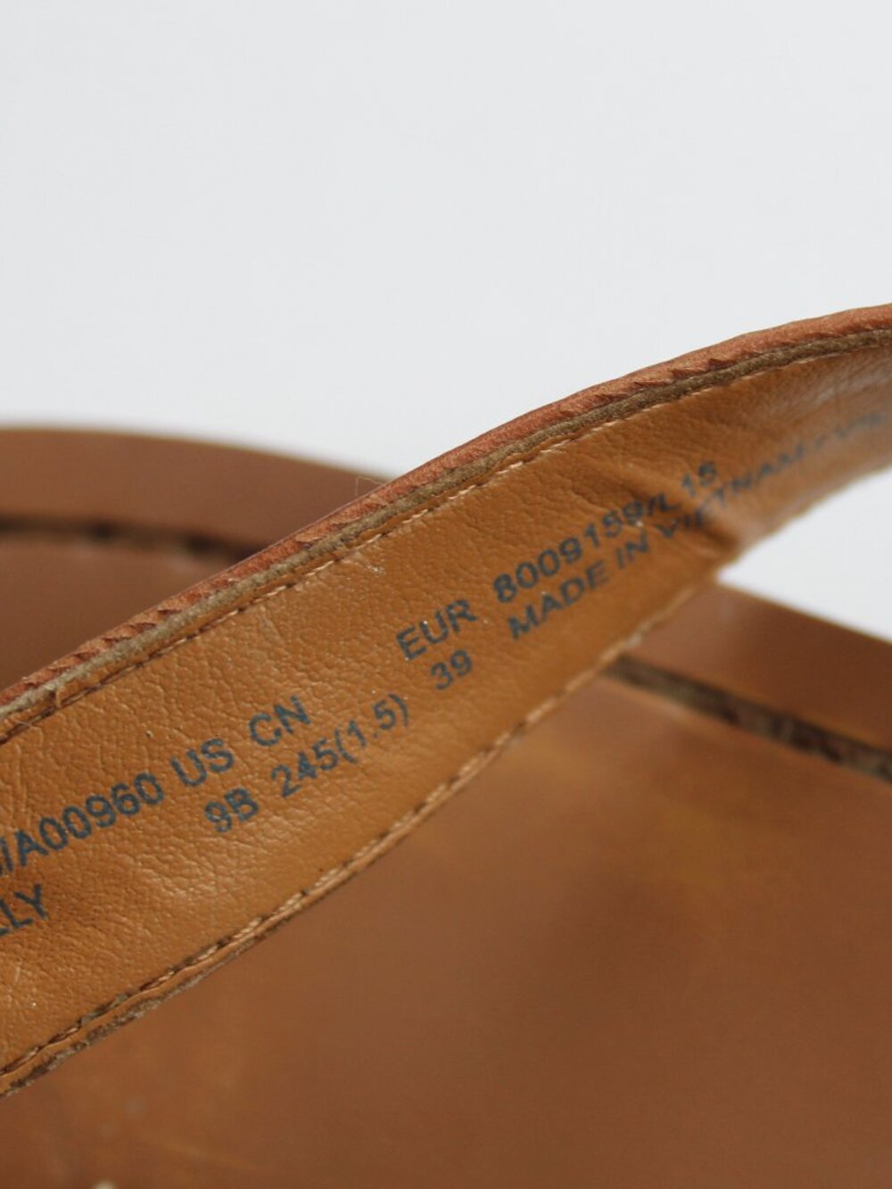 Coach Women's Shelly Leather Tan Gold Turn Lock Accent Thong Flip Flops Size 9 - Picture 2 of 12